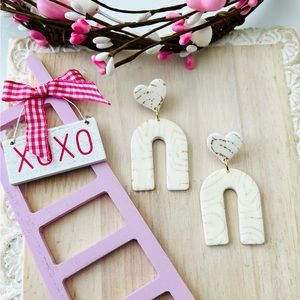 ❤️White and Gold Marbled Heart Arch Earrings
